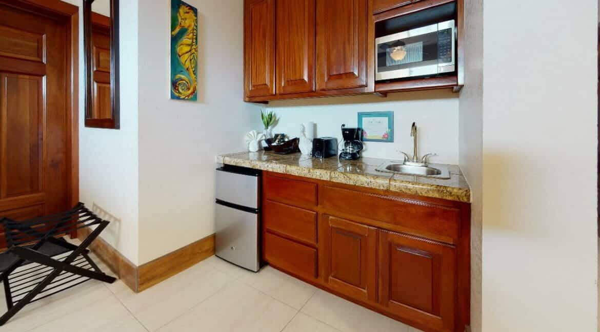 Grand-Caribe-Ocean-Front-Deluxe-BVS22-Kitchen2-1170x648