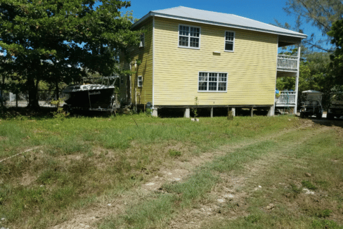 yellow-lake-house-1