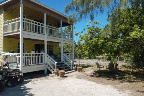 yellow-lake-house-1030x660