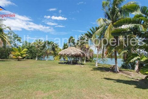 Grounds-on-property-Progresso-Lagoon