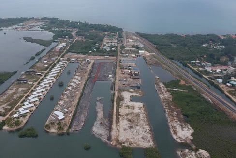 2canal-lot-near-airstrip-belize-1740x960-c-center