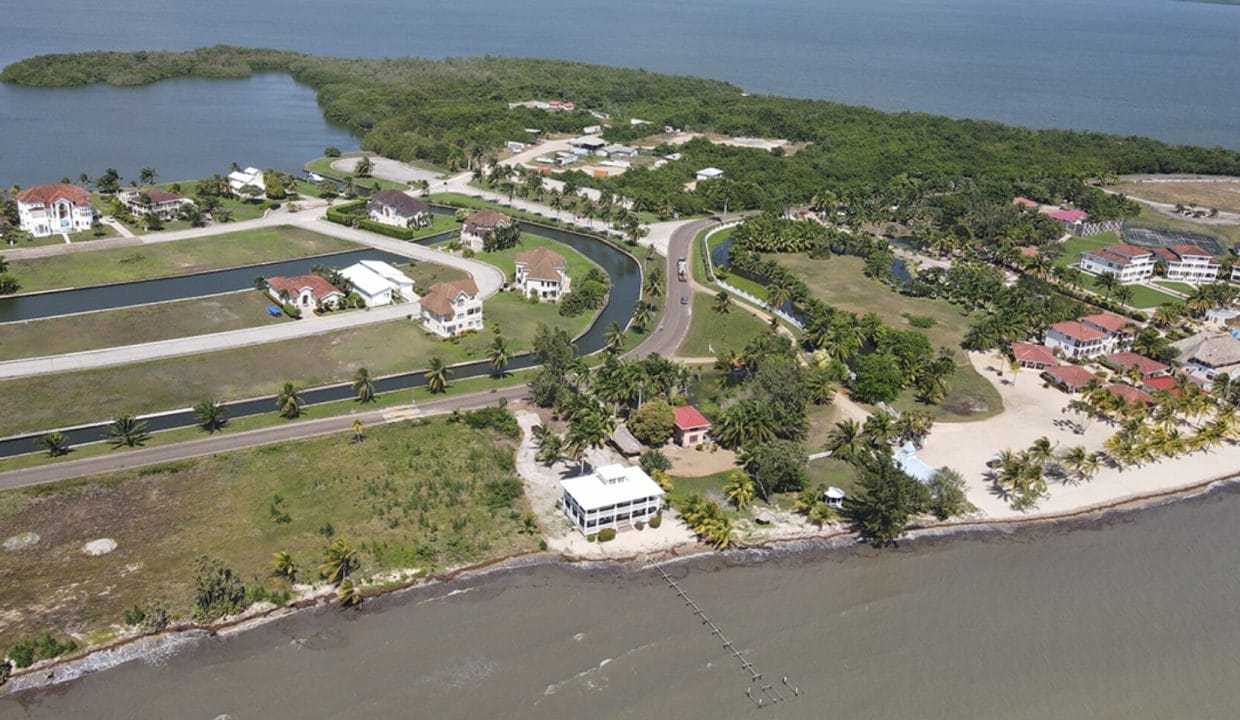 3-beach-house-in-the-heart-of-plantation-belize-1740x960-c-center