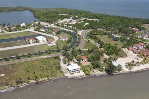 3-beach-house-in-the-heart-of-plantation-belize-1740x960-c-center