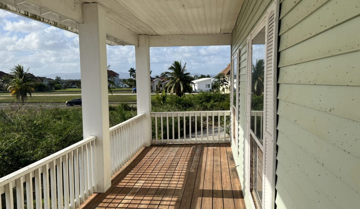 beach-house-plantation-1740x960-c-center