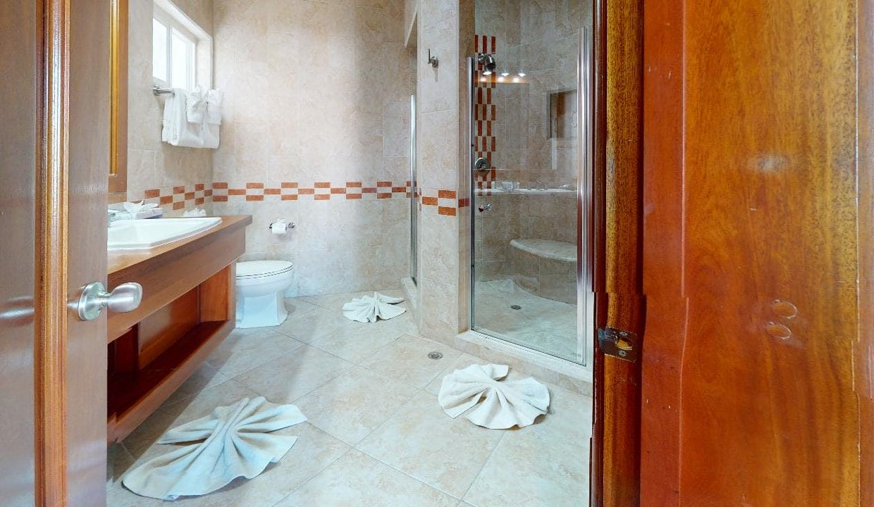 G4-Bathroom