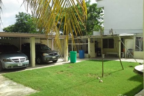 covered-car-park-in-backyard